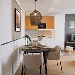 アパート Gias - 2 Bedrooms And Pool In Avenidas Novas リスボン