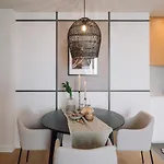 アパート Gias - 2 Bedrooms And Pool In Avenidas Novas リスボン