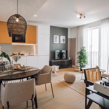 Gias - 2 Bedrooms And Pool In Avenidas Novas Appartement