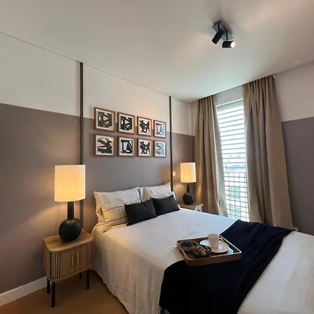 Gias - 2 Bedrooms And Pool In Avenidas Novas Appartement