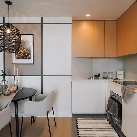 Gias - 2 Bedrooms And Pool In Avenidas Novas *