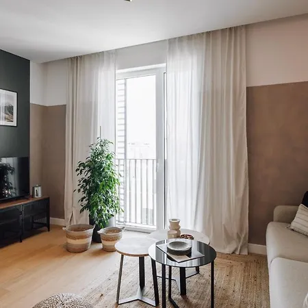 Gias - 2 Bedrooms And Pool In Avenidas Novas Appartement